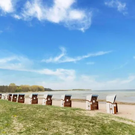 Apartamento Charming Coastal Retreat In Zierow